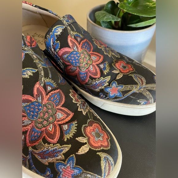 Naturalizer Marianne Brocade Golden Metallic Floral Slip-On Shoe - Picture 2 of 7